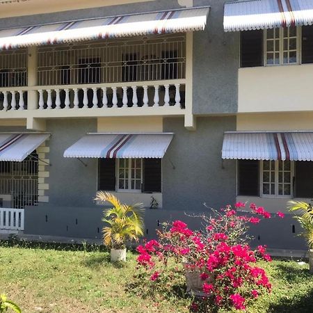 Your Home In Paradise- Private Garden Camp & Beach Nearby-Runaway Bay Bagian luar foto