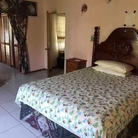 Your Home In Paradise- Private Garden Camp & Beach Nearby-Runaway Bay Bagian luar foto