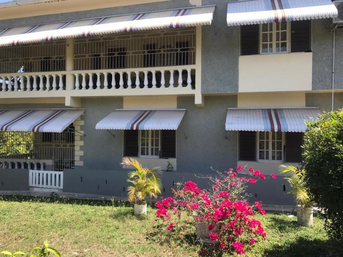 Your Home In Paradise- Private Garden Camp & Beach Nearby-Runaway Bay Bagian luar foto